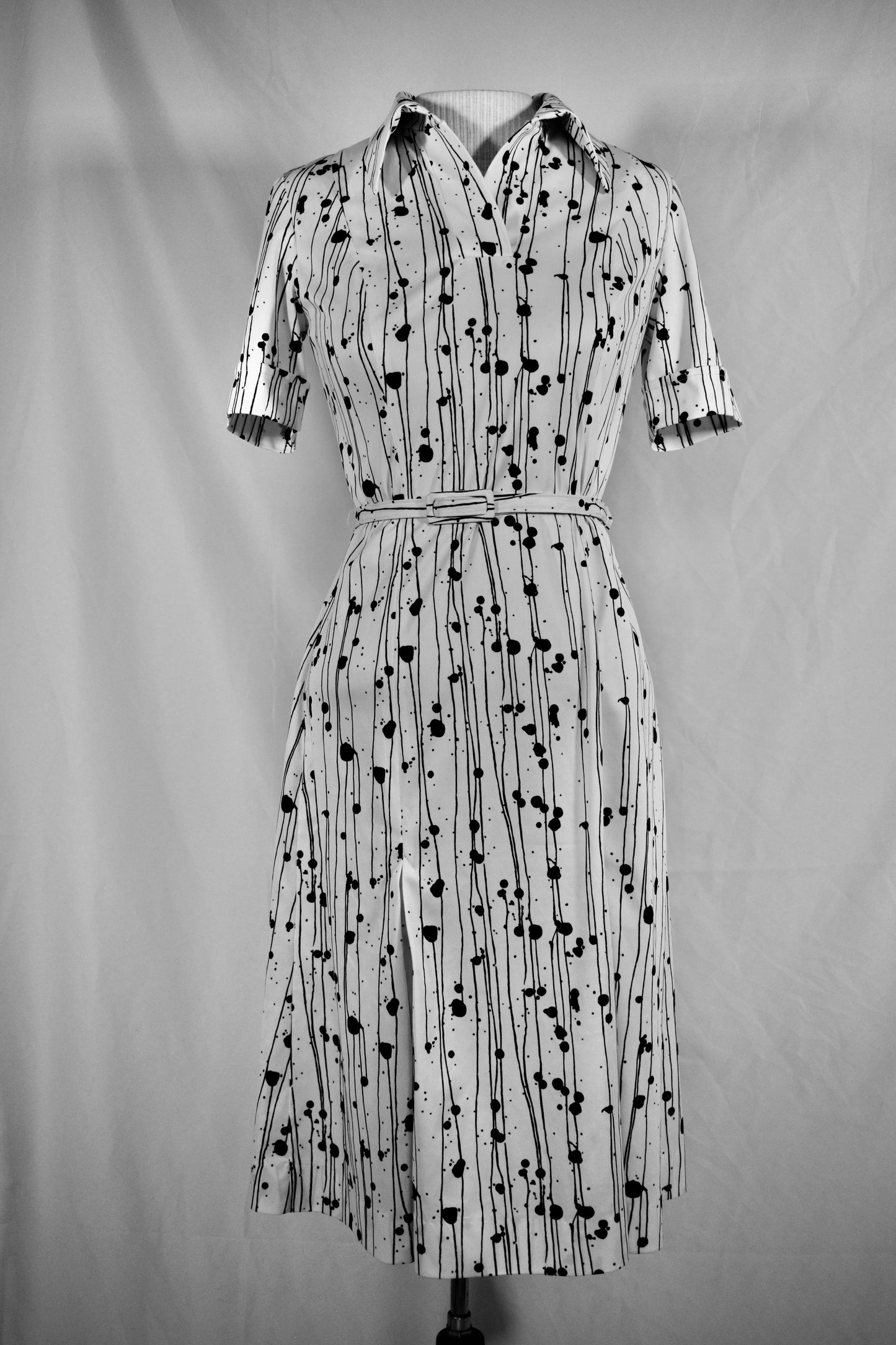 1970s Short sleeved ink spot dress