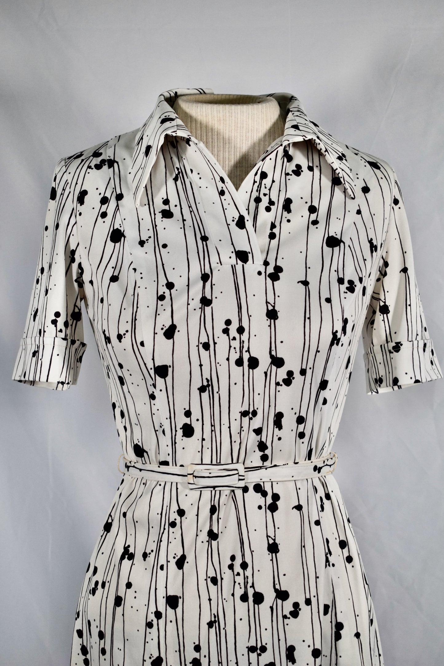 1970s Short sleeved ink spot dress