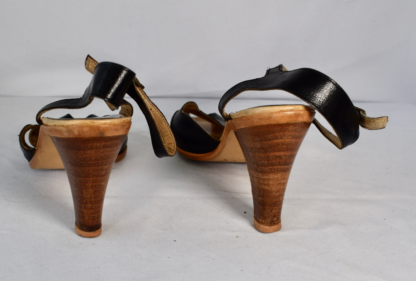 Open-toed shoes- Bandolino