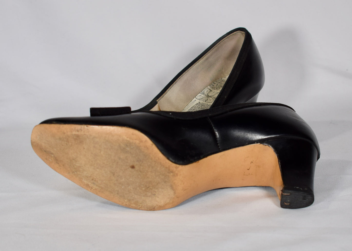 1990s Bow-toe shoes- Airstep